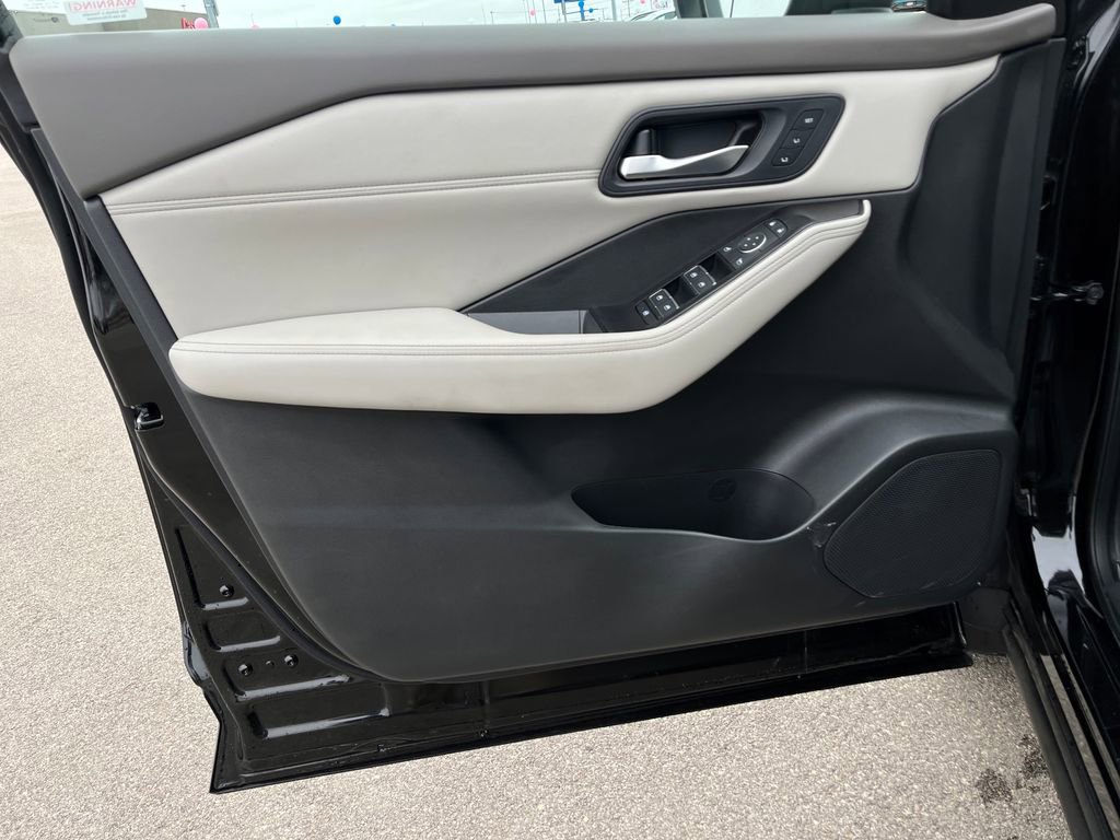 Used 2024 Nissan Rogue SL w/ SL Premium Package image 25