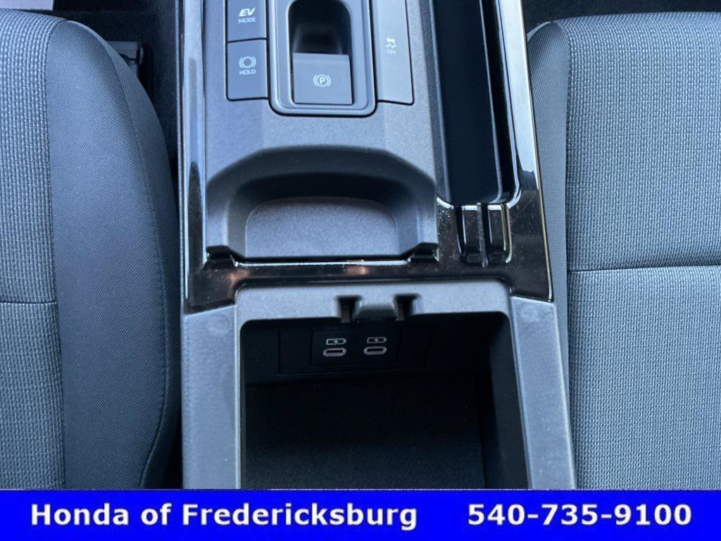 Used 2026 Toyota Prius LE FWD image 36