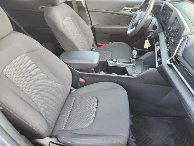 Used 2025 Kia Sportage LX AWD/4WD image 12