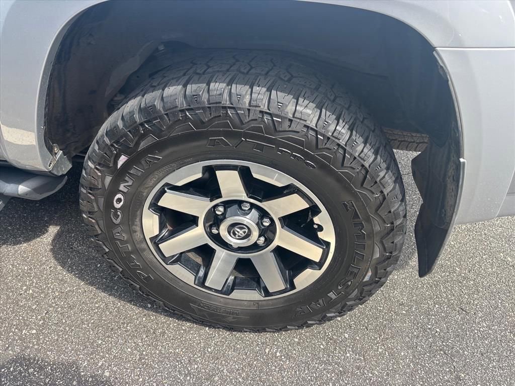 Used 2018 Toyota 4Runner TRD Off-Road AWD/4WD image 13