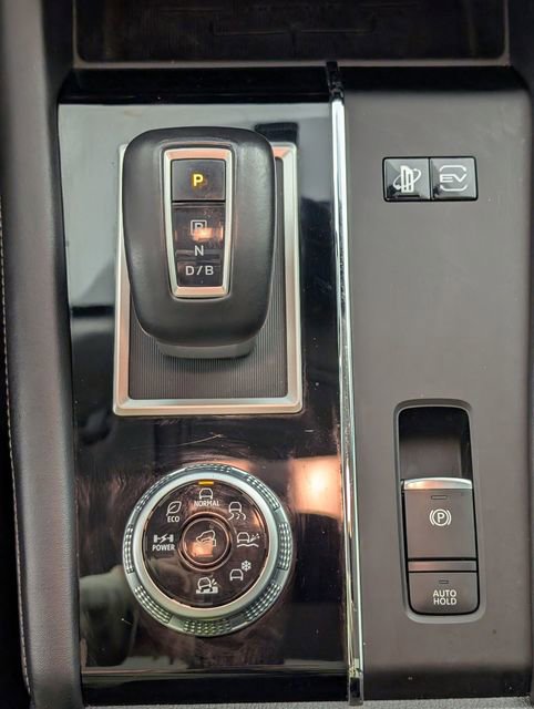 Used 2024 Mitsubishi Outlander SE AWD/4WD image 24