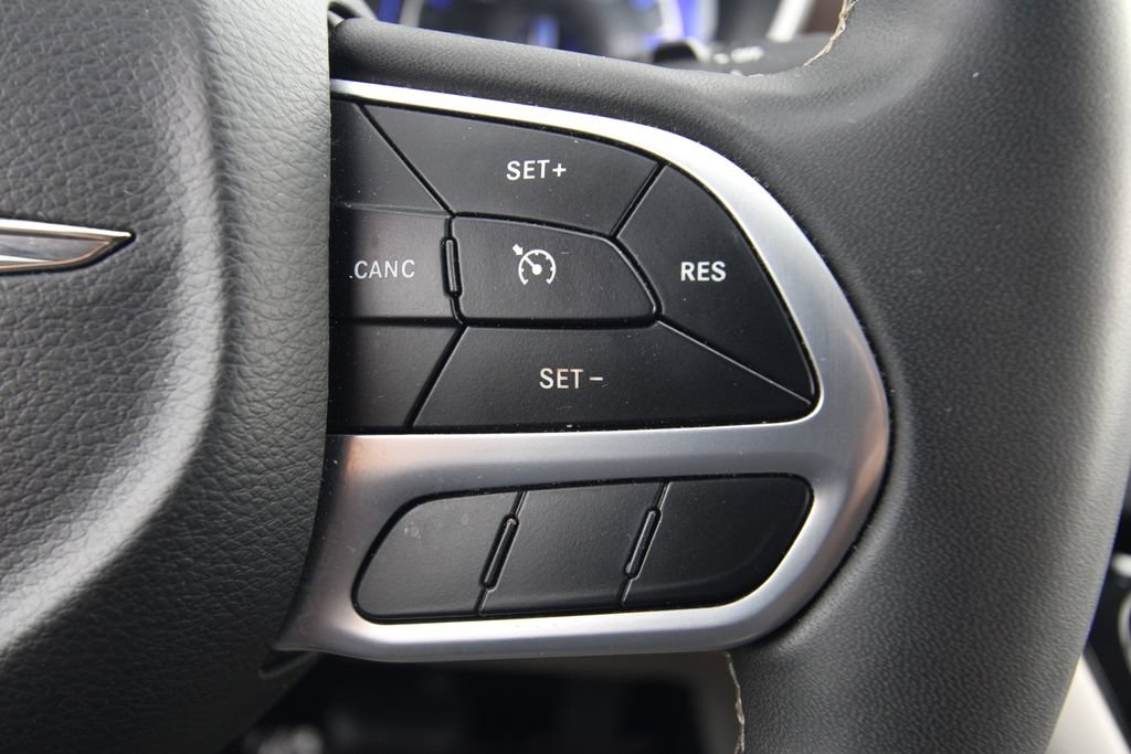 Used 2022 Chrysler Voyager LX FWD image 22