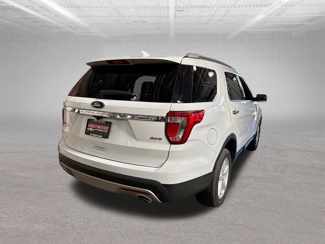 Used 2016 Ford Explorer XLT w/ Equipment Group 202A AWD/4WD image 4