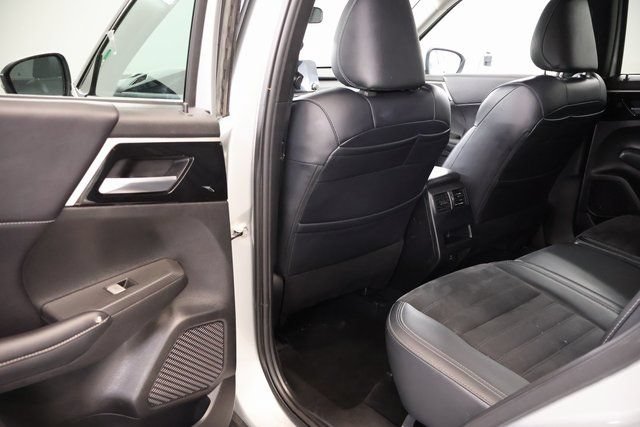 Used 2024 Mitsubishi Outlander SE AWD/4WD image 30
