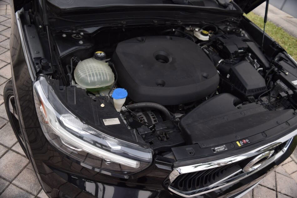 Used 2020 Volvo XC40 T5 Momentum w/ Protection Package Premier image 92