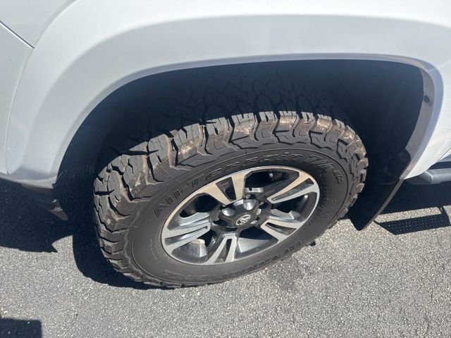 Used 2019 Toyota Tacoma TRD Sport AWD/4WD image 3
