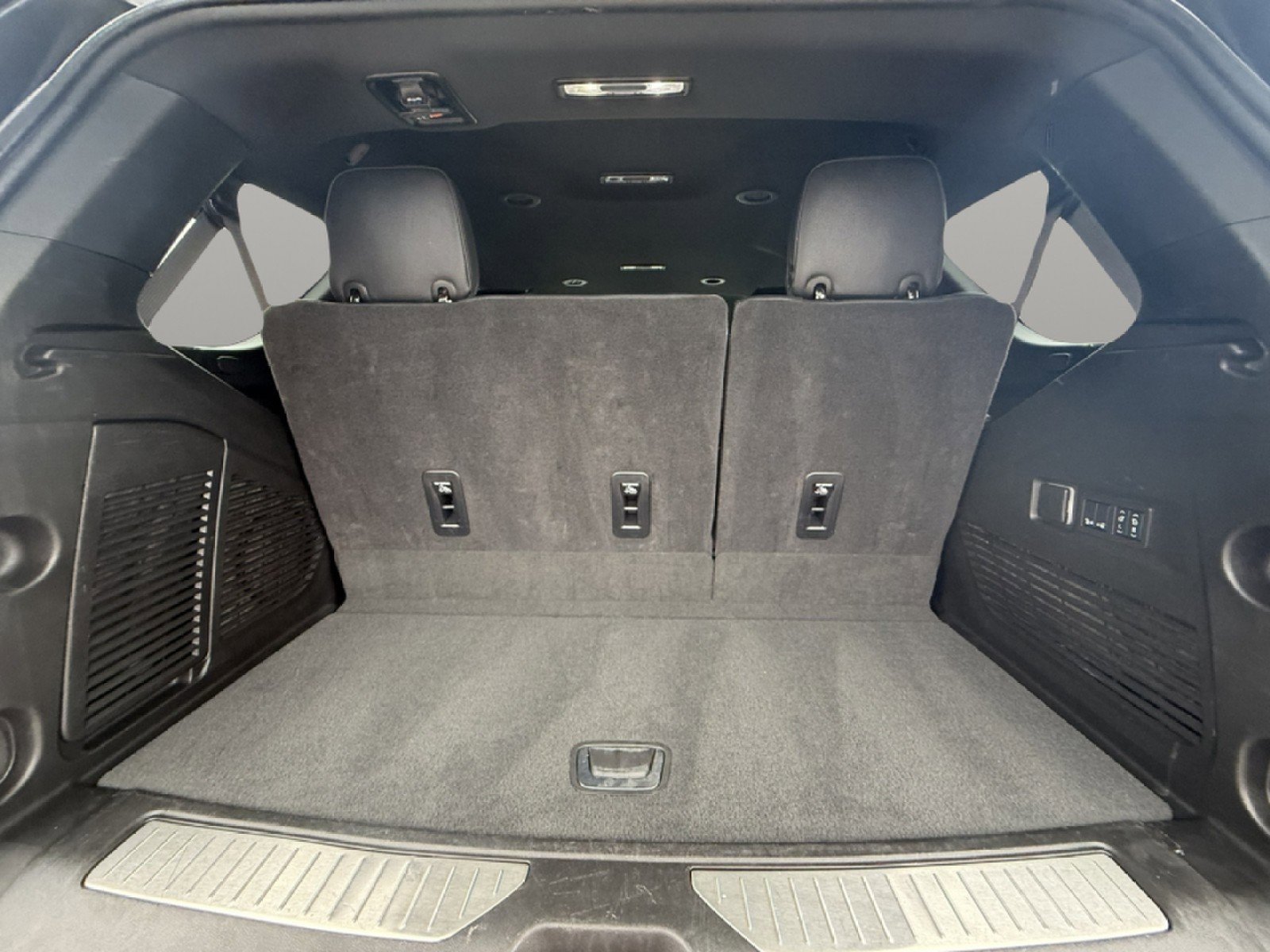 Used 2025 GMC Yukon Denali image 35