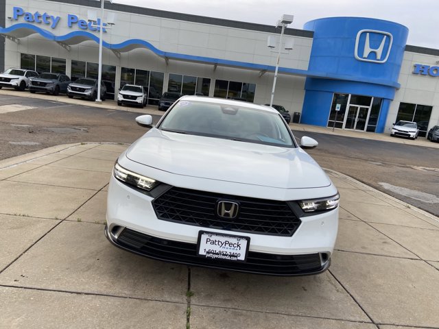 Used 2023 Honda Accord Touring image 3