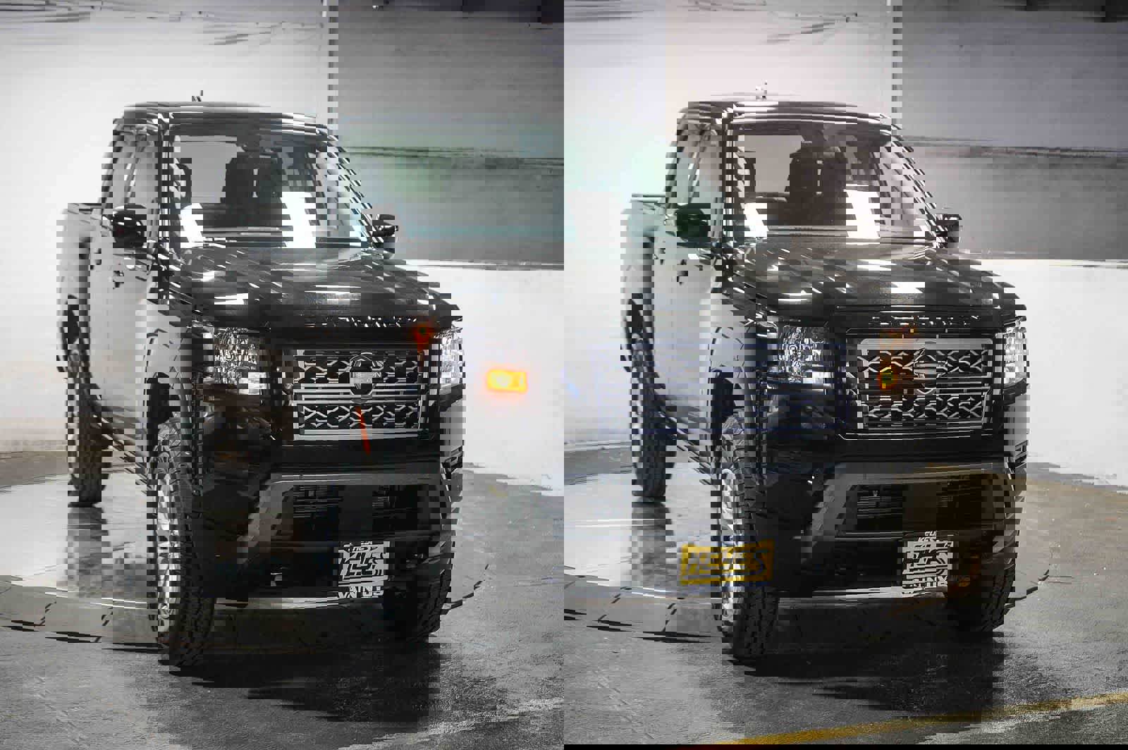 Used 2024 Nissan Frontier SV image 2