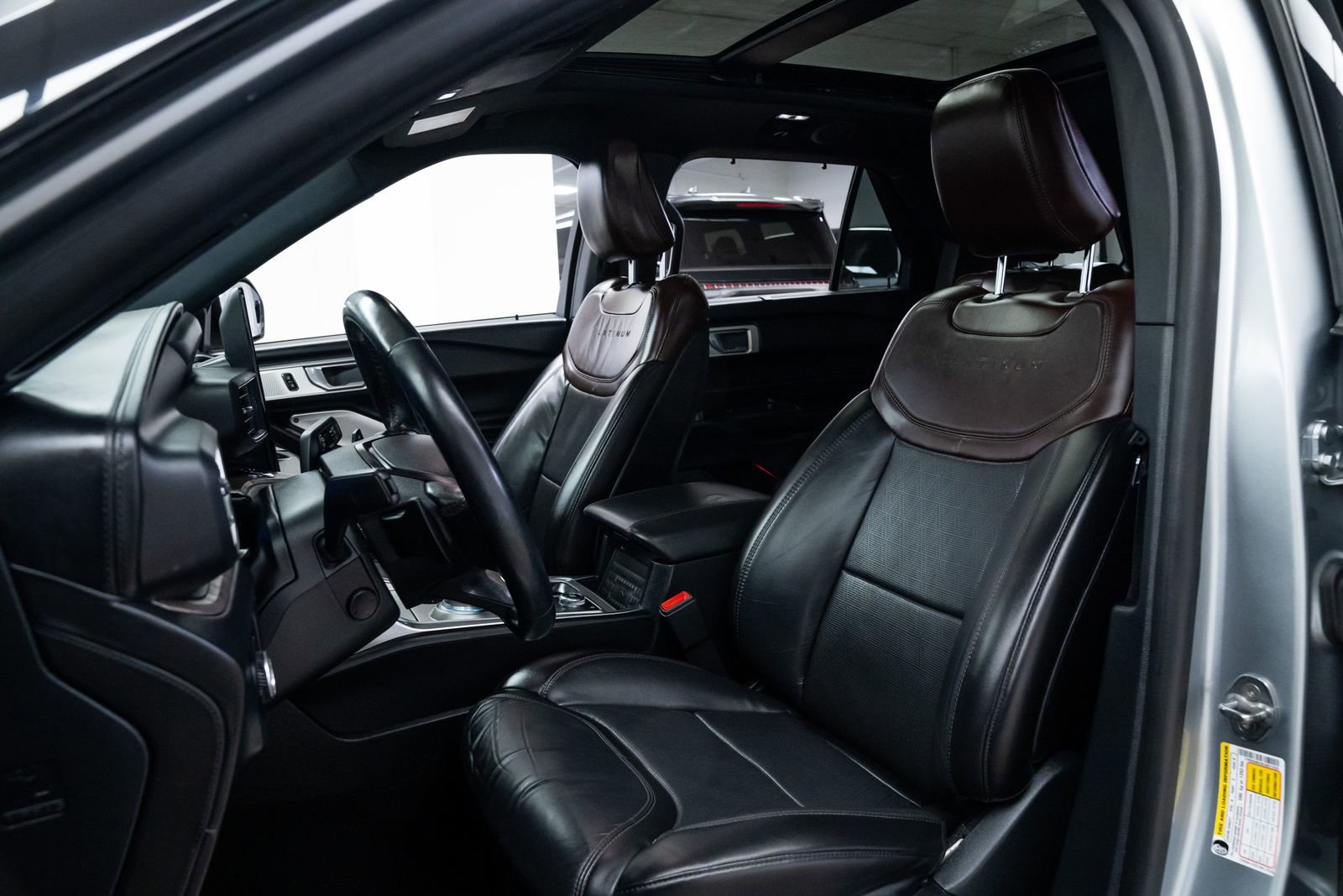 Used 2020 Ford Explorer Platinum w/ Premium Technology Package image 17