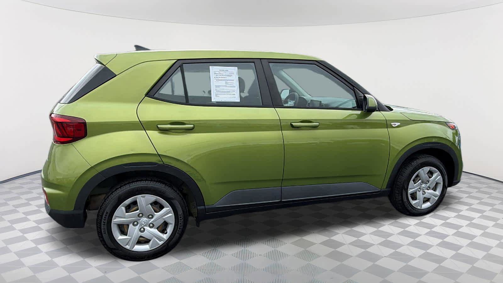 Used 2020 Hyundai Venue SE FWD image 4