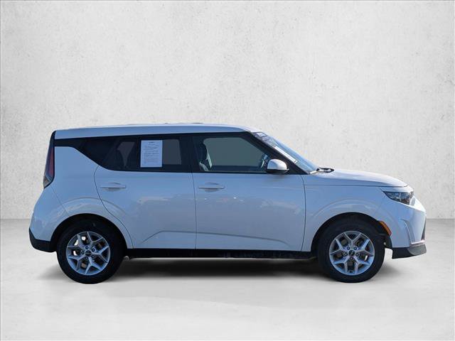 Used 2023 Kia Soul LX w/ LX Technology Package FWD video 4