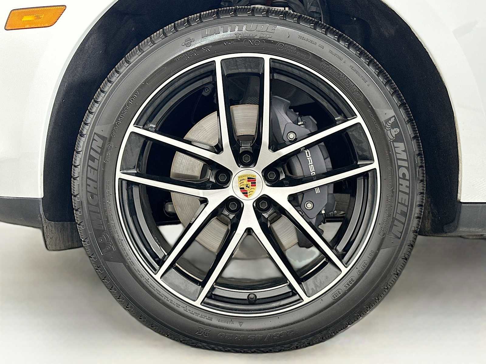 Certified 2025 Porsche Macan AWD/4WD image 33