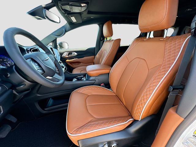 New 2026 Chrysler Pacifica Pinnacle w/ Trailer Tow Group image 15