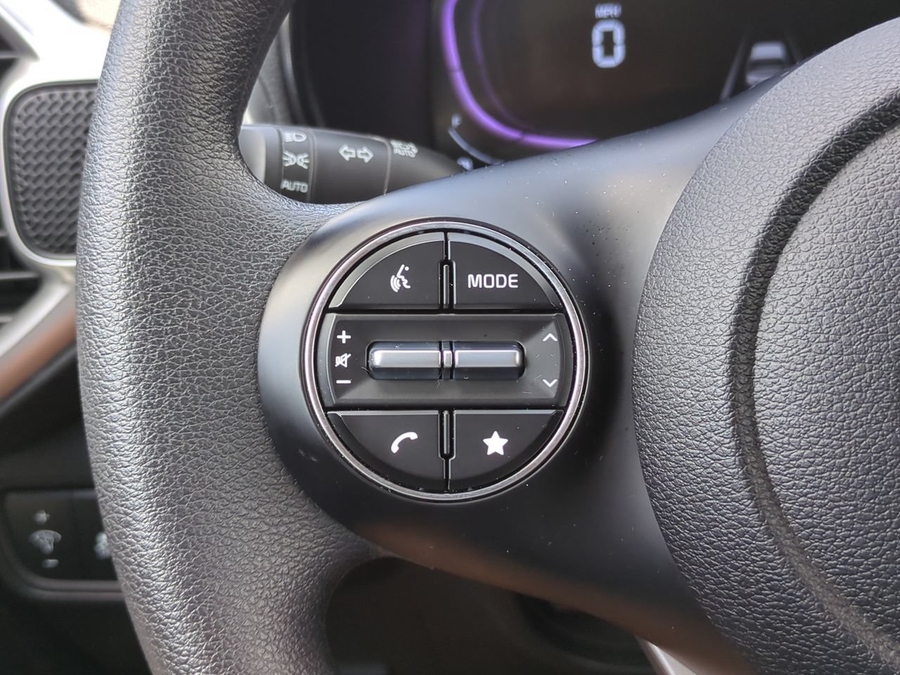 Certified 2025 Kia Soul LX w/ LX Technology Package FWD image 23