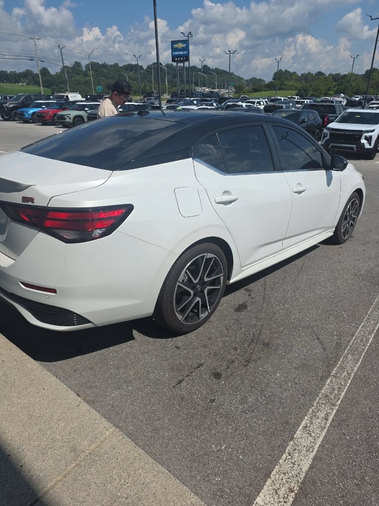 Used 2025 Nissan Sentra SR w/ SR Premium Package FWD image 15