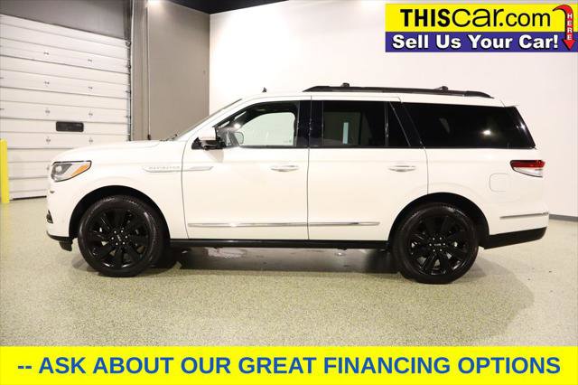 Used 2022 Lincoln Navigator Reserve image 4