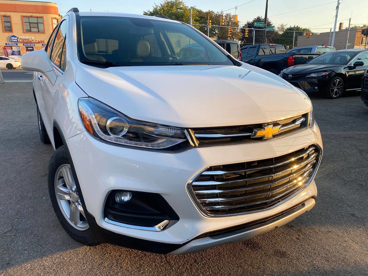 Used 2019 Chevrolet Trax LT w/ LT Convenience Package image 3