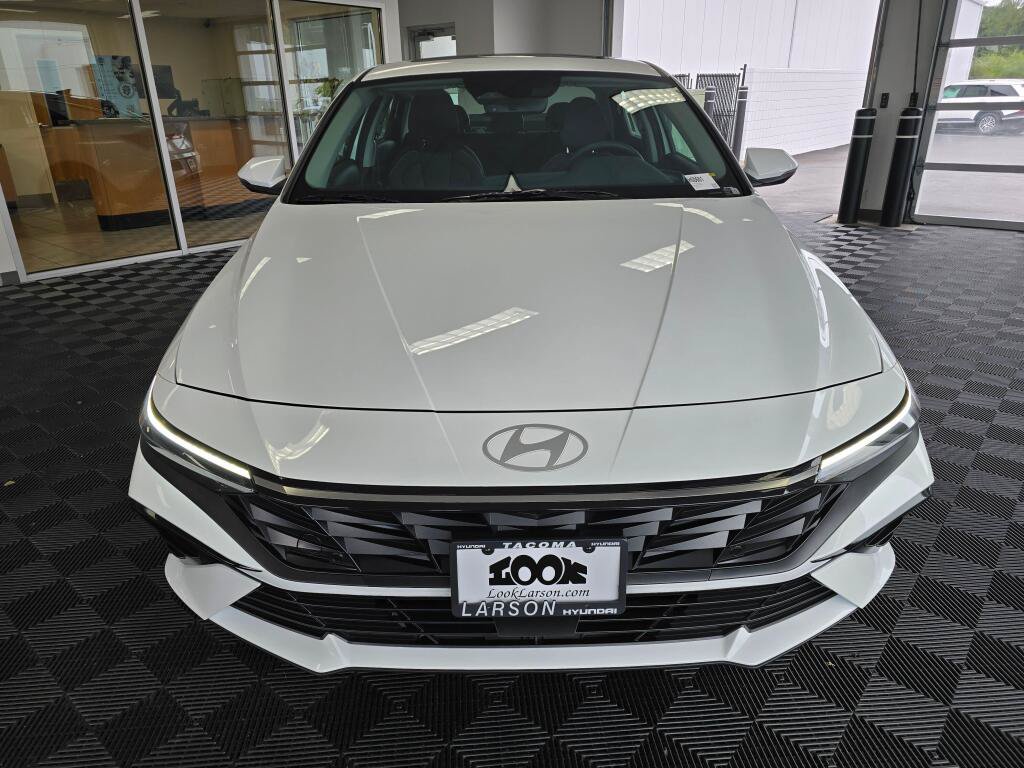 New 2026 Hyundai Elantra Limited FWD image 8