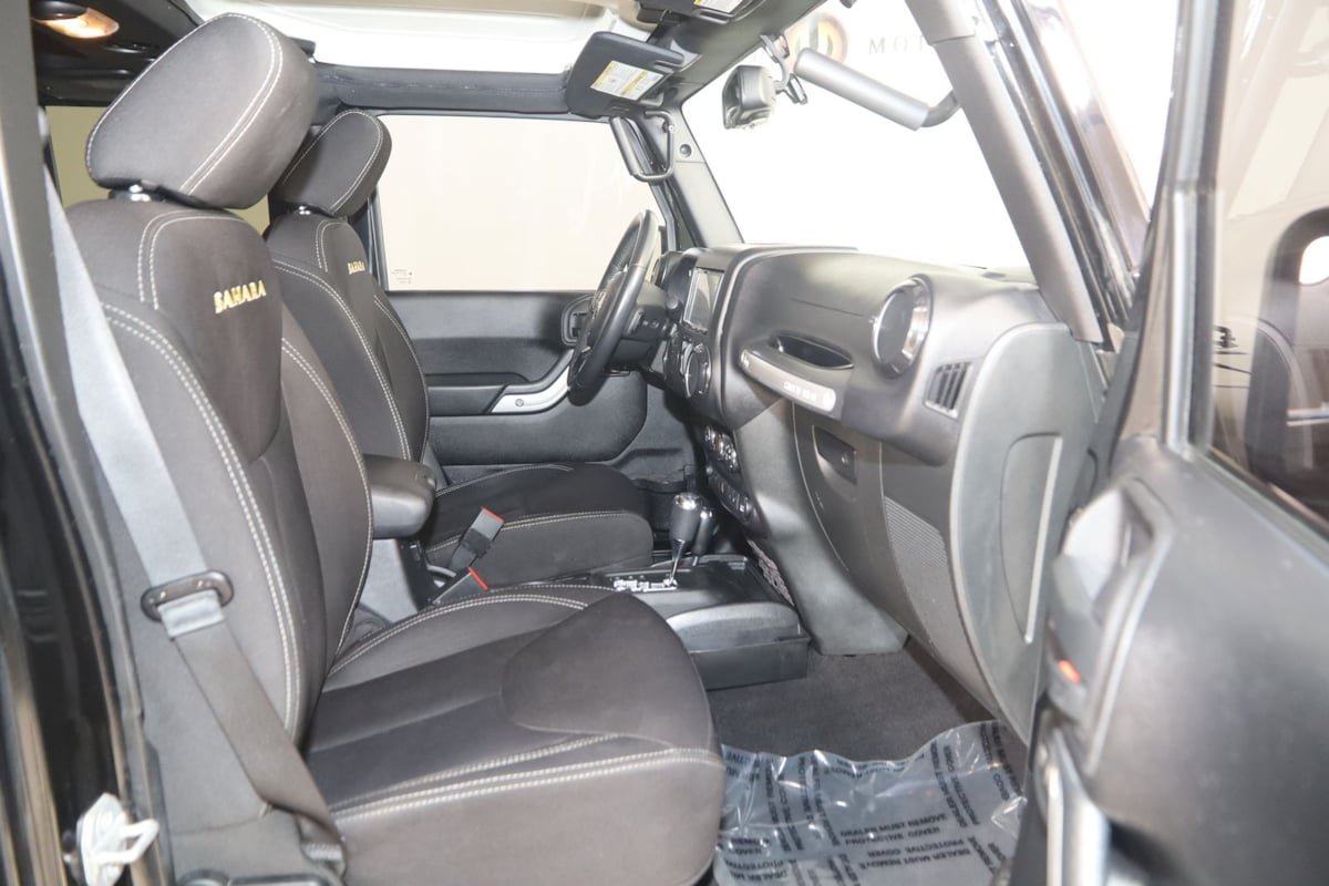 Used 2015 Jeep Wrangler Unlimited Sahara w/ Connectivity Group AWD/4WD image 11