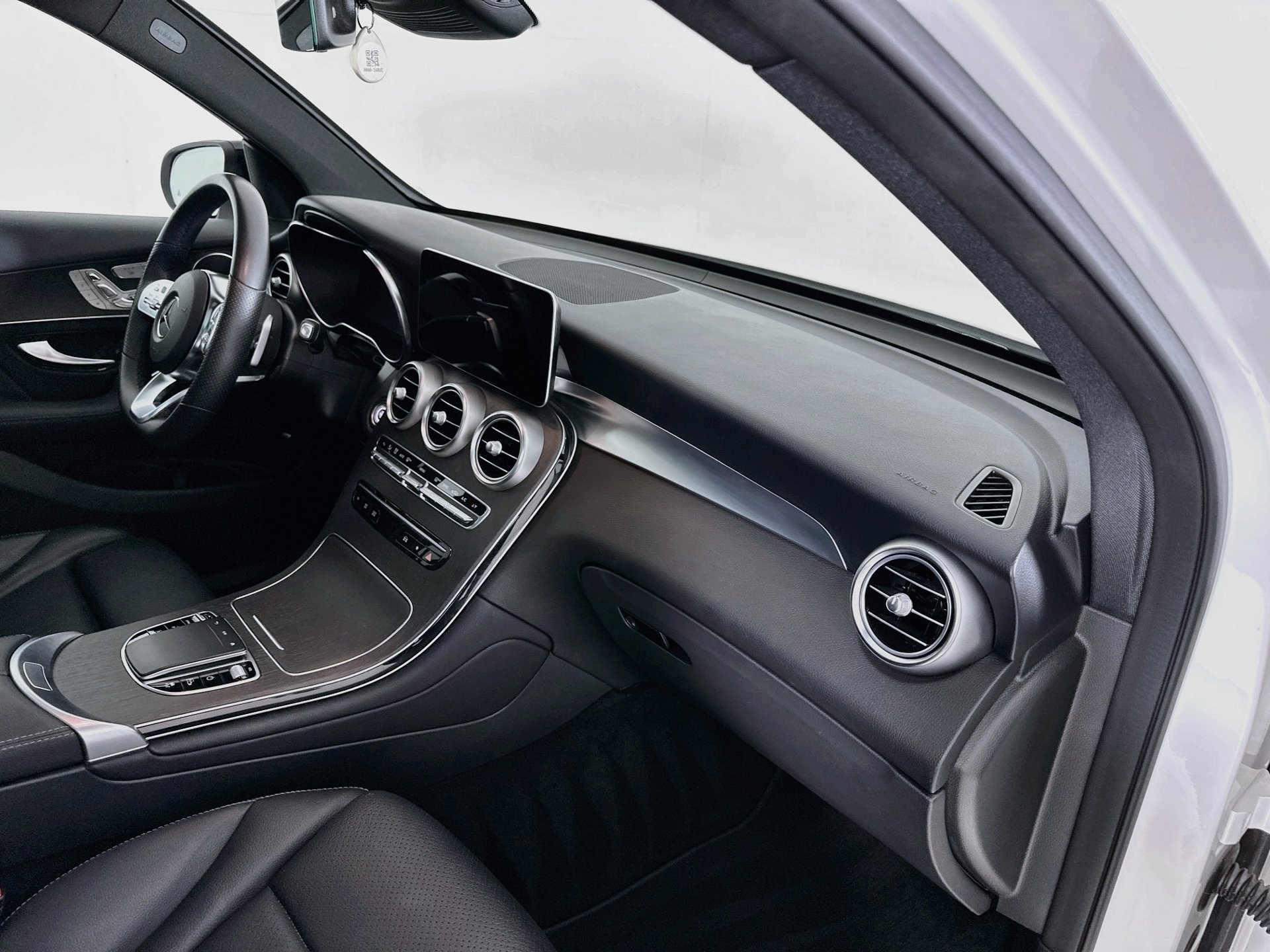 Used 2022 Mercedes-Benz GLC 300 image 32