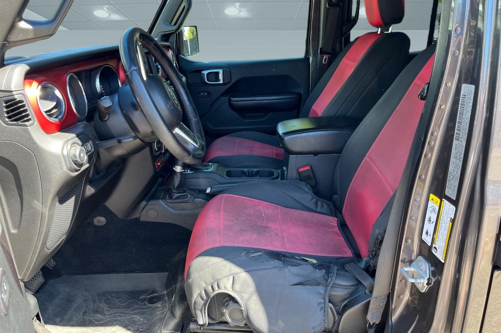 Used 2018 Jeep Wrangler Unlimited Rubicon AWD/4WD image 3