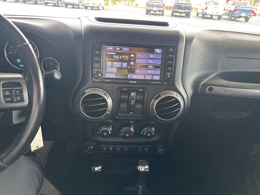 Used 2018 Jeep Wrangler Unlimited Sahara image 14