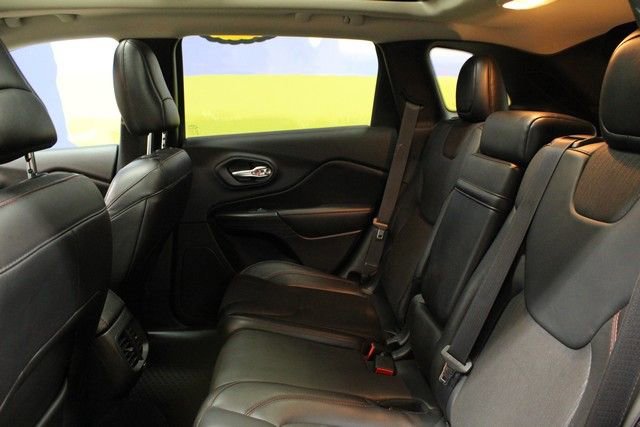Used 2015 Jeep Cherokee Trailhawk w/ Comfort/Convenience Group AWD/4WD image 15