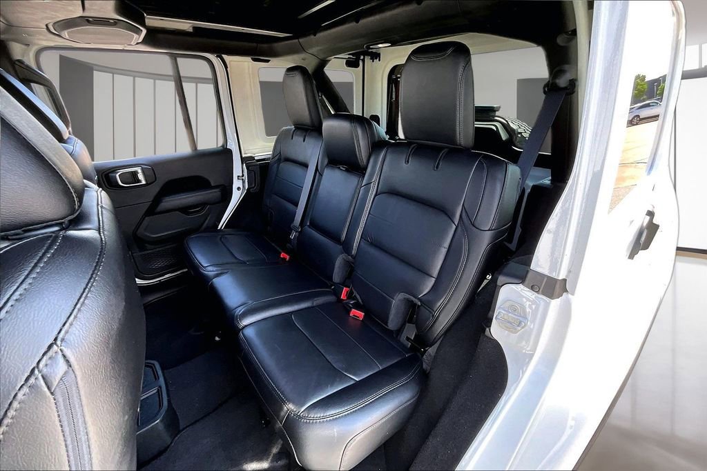 Used 2022 Jeep Wrangler Unlimited Sahara AWD/4WD image 26