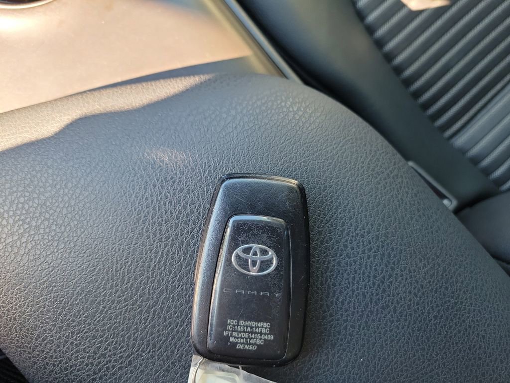 Used 2021 Toyota Camry SE w/ Convenience Package image 30