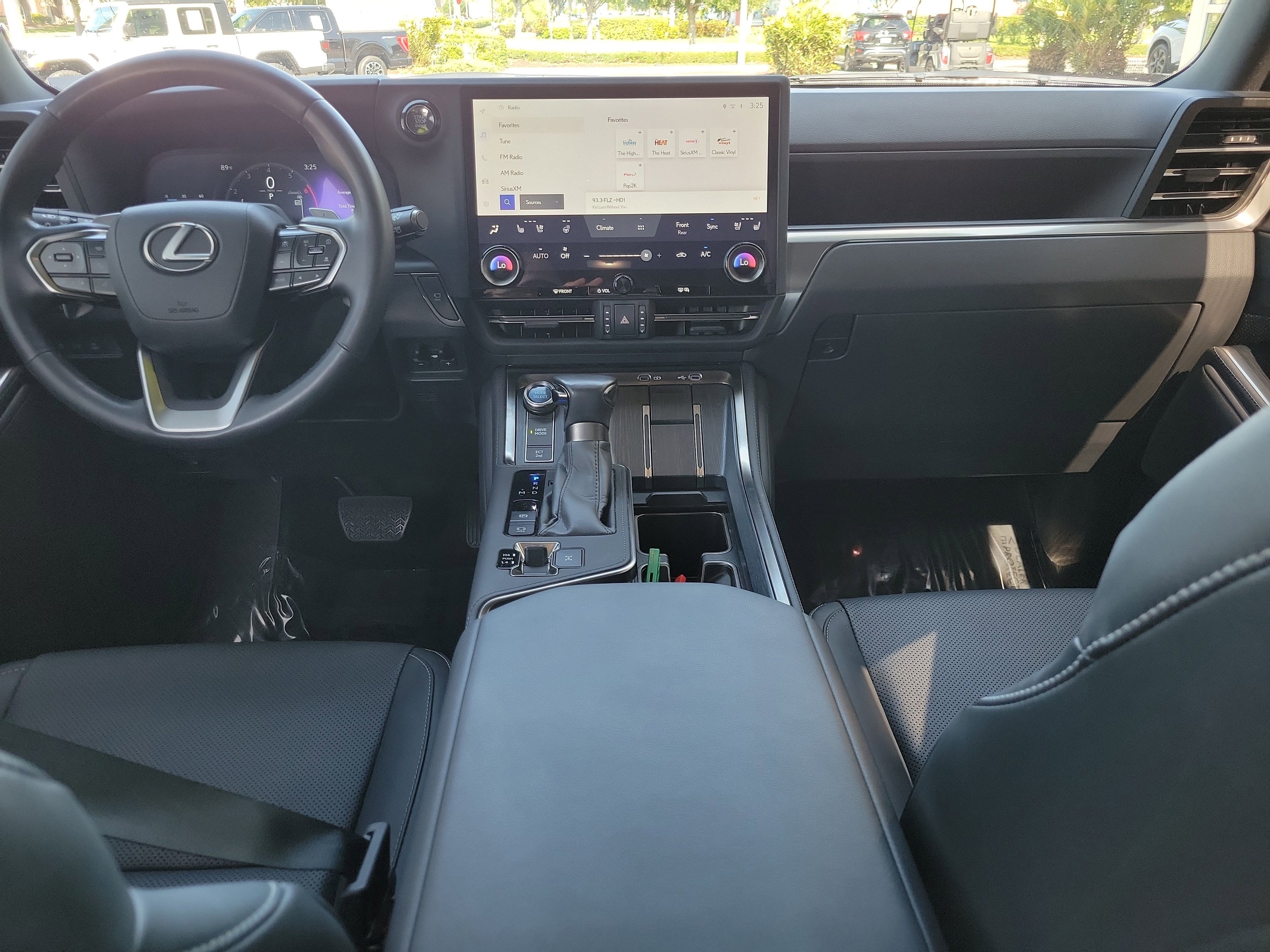 Used 2024 Lexus GX 550 w/ Accessory Package (Z1) AWD/4WD image 14