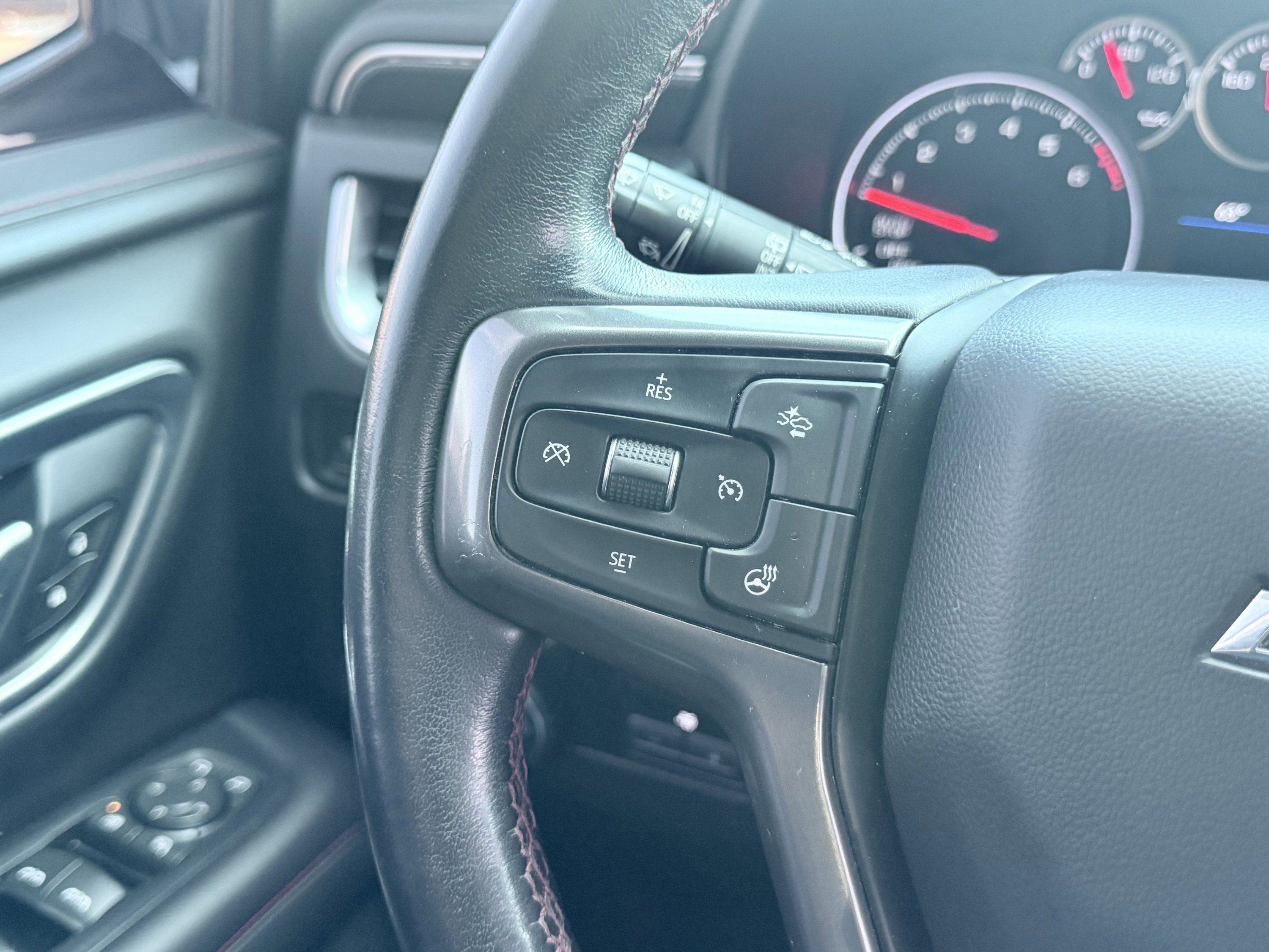 Used 2021 Chevrolet Suburban RST w/ Luxury Package image 52