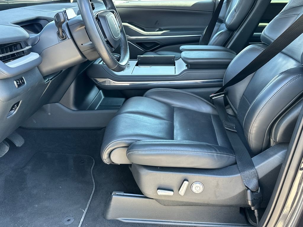 Used 2025 Lincoln Navigator Reserve image 9