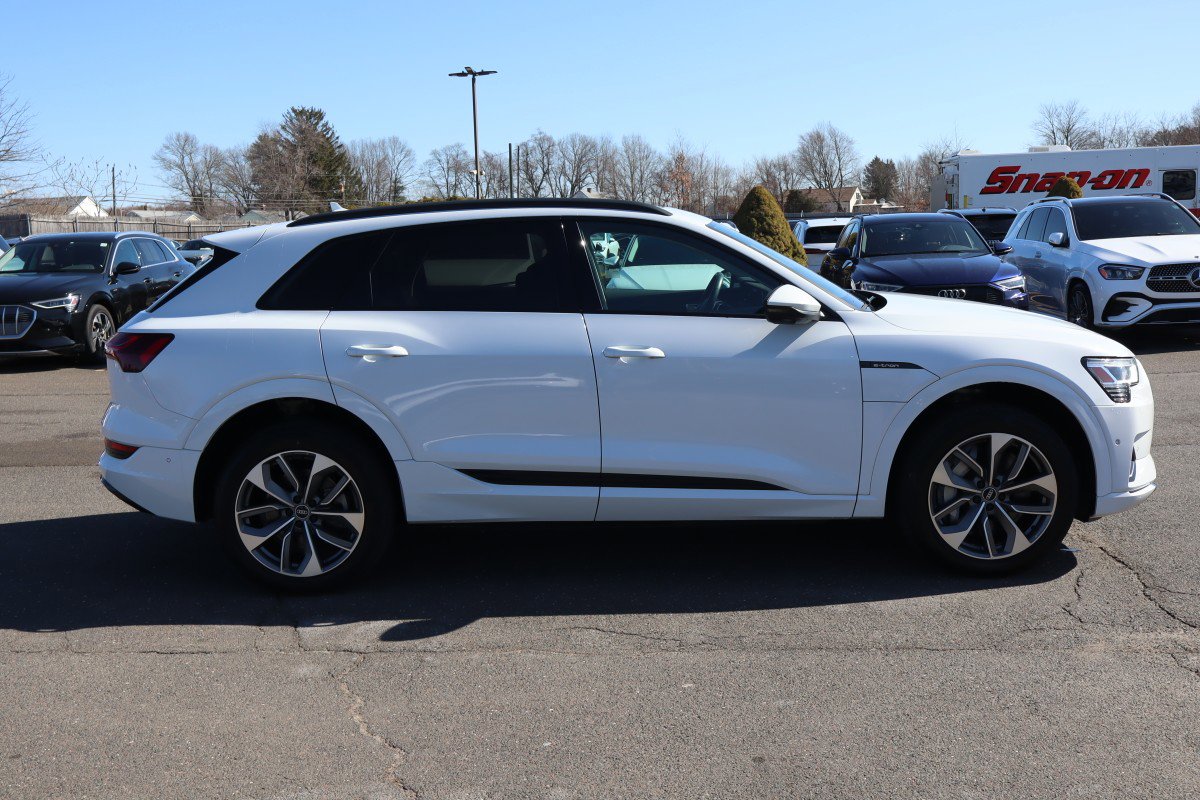Used 2021 Audi e-tron Premium Plus w/ Premium Plus Package image 4
