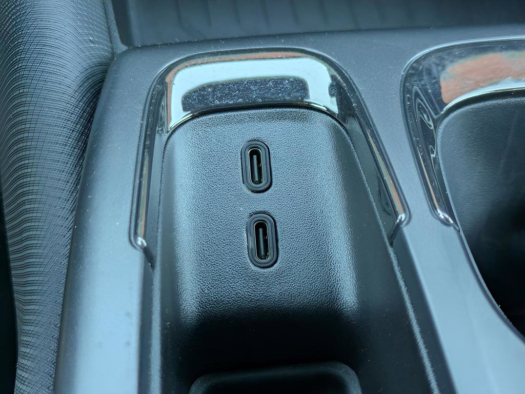 Used 2025 Chevrolet Equinox EV RS FWD image 22