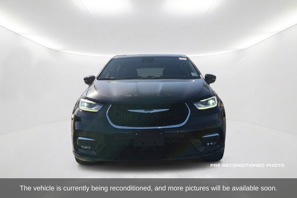 Used 2026 Chrysler Pacifica Select FWD image 2