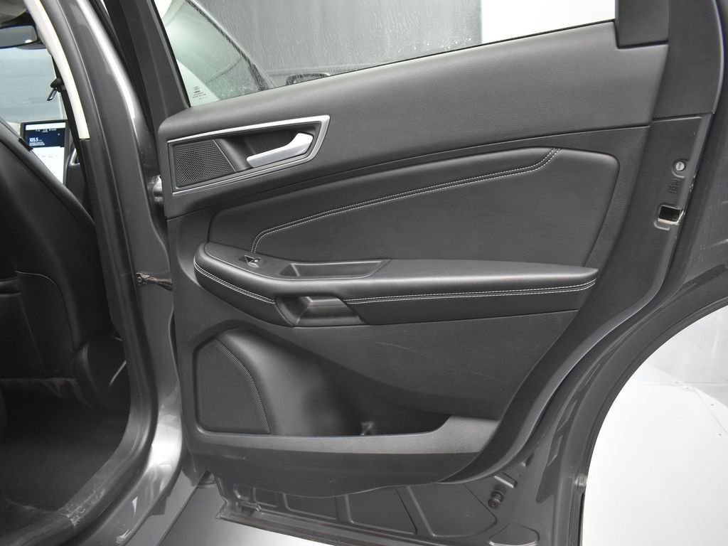Used 2024 Ford Edge Titanium image 19