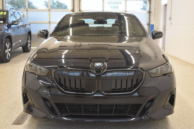 New 2027 BMW 530i xDrive w/ M Sport Package AWD/4WD image 3