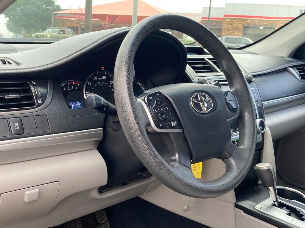 Used 2012 Toyota Camry LE FWD image 9
