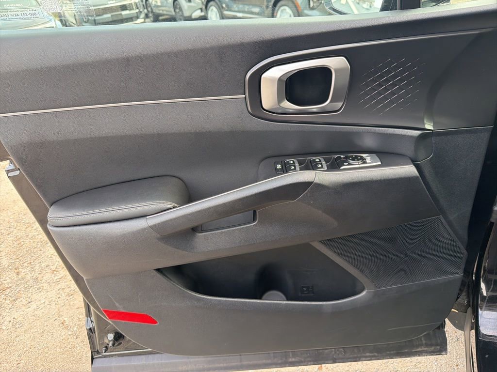 Certified 2025 Kia Sorento S w/ Panoramic Sunroof Package FWD image 13