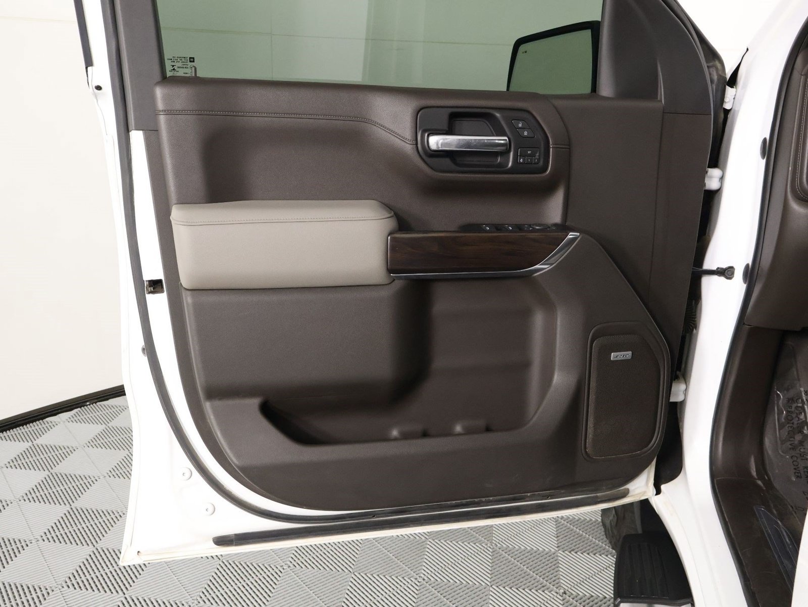 Used 2019 GMC Sierra 1500 SLT w/ SLT Premium Plus Package AWD/4WD image 17