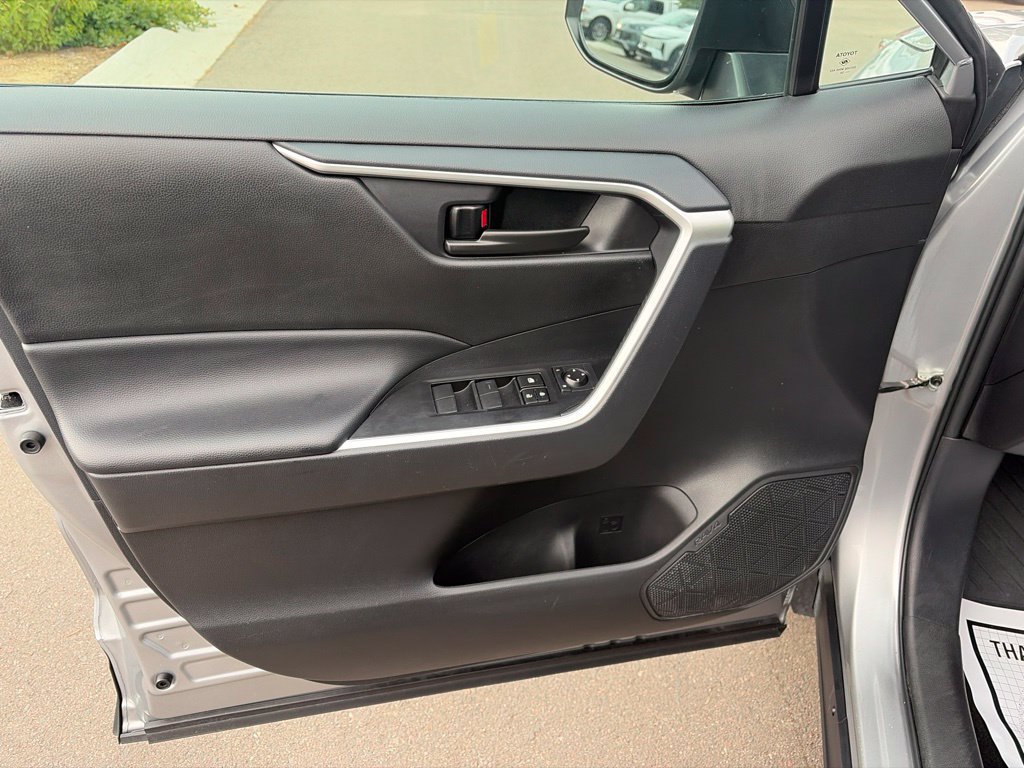 Used 2025 Toyota RAV4 LE AWD/4WD image 21