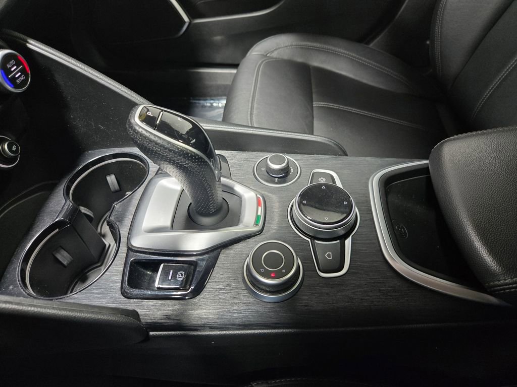 Used 2021 Alfa Romeo Giulia Sprint w/ Nero Edizione image 29