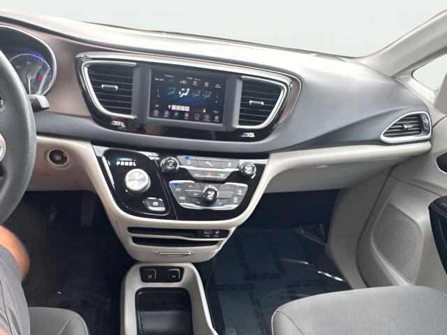 Certified 2018 Chrysler Pacifica Touring w/ Security Group FWD image 23