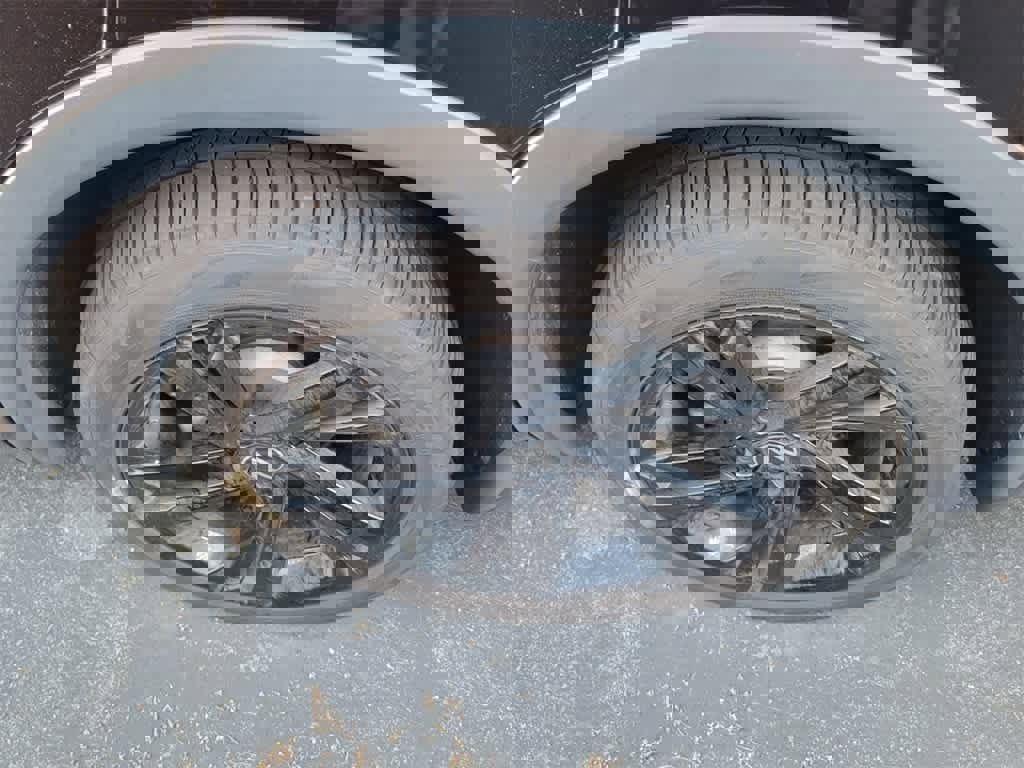 Used 2024 Volkswagen Tiguan SE R-Line image 9