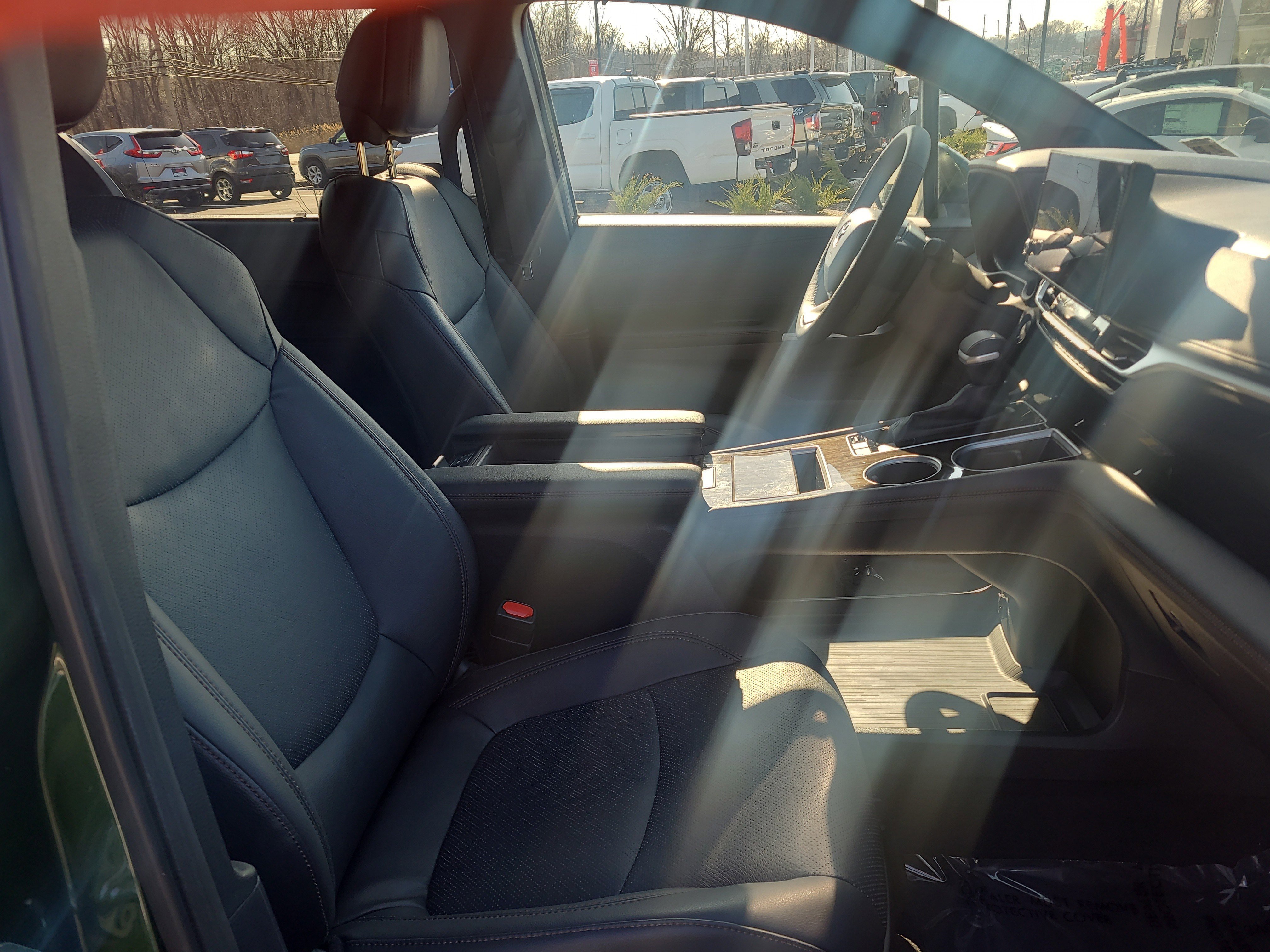 Used 2025 Toyota Sienna Limited image 18