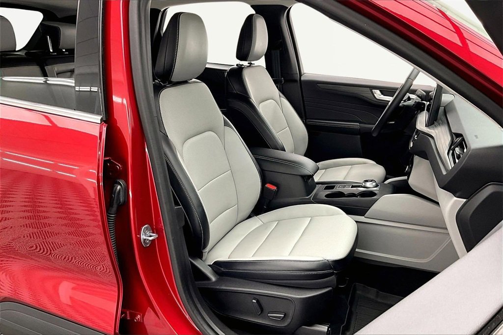 Used 2023 Ford Escape Platinum image 7