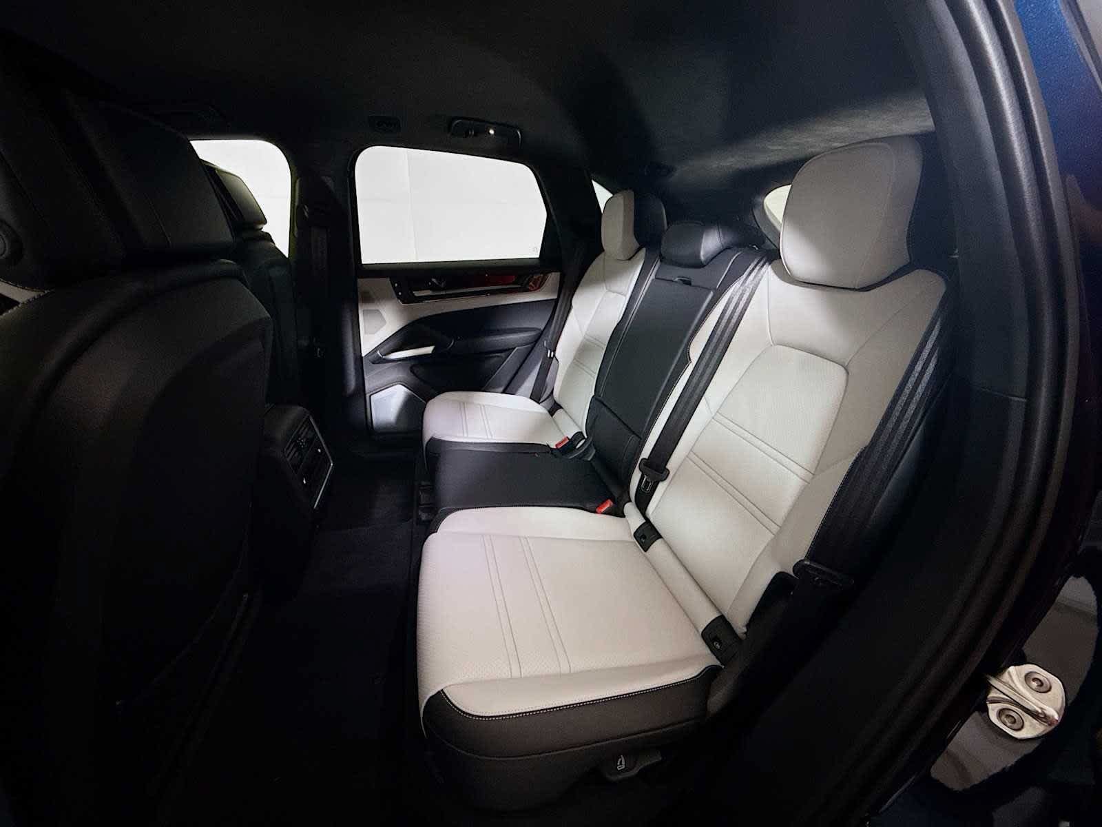 New 2025 Porsche Cayenne Turbo AWD/4WD image 17
