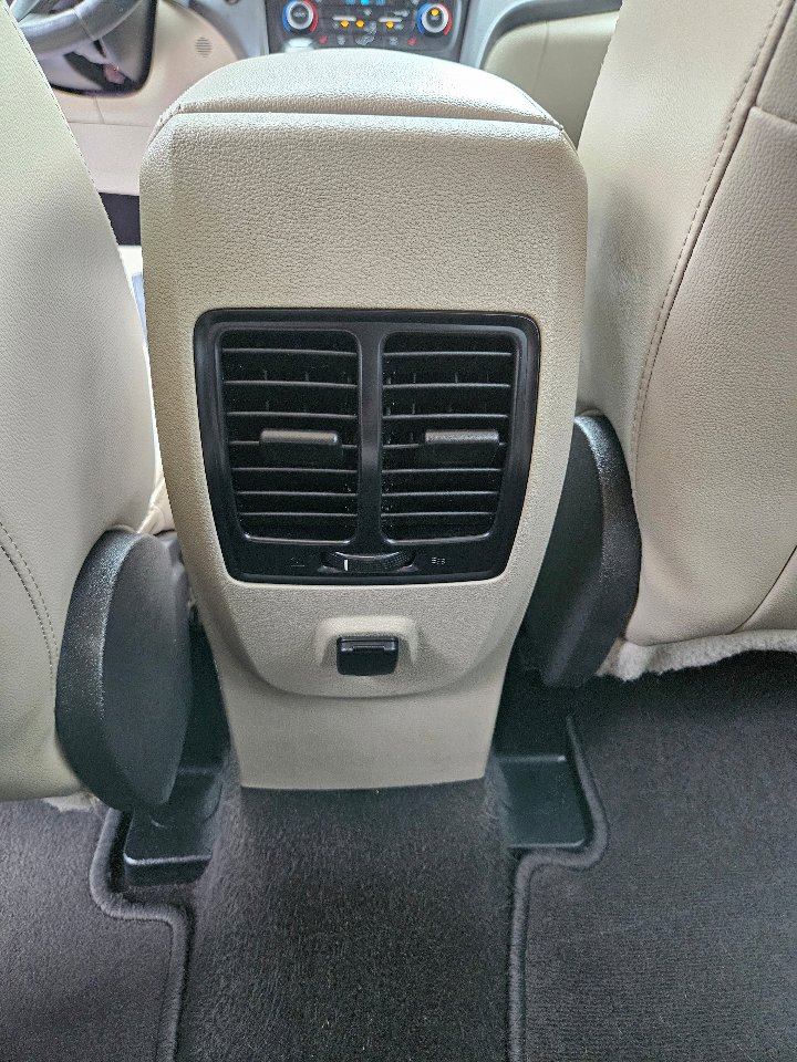 Used 2019 Ford Escape SEL image 18