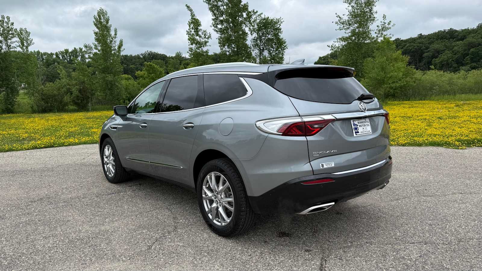 Used 2024 Buick Enclave Premium AWD/4WD image 5